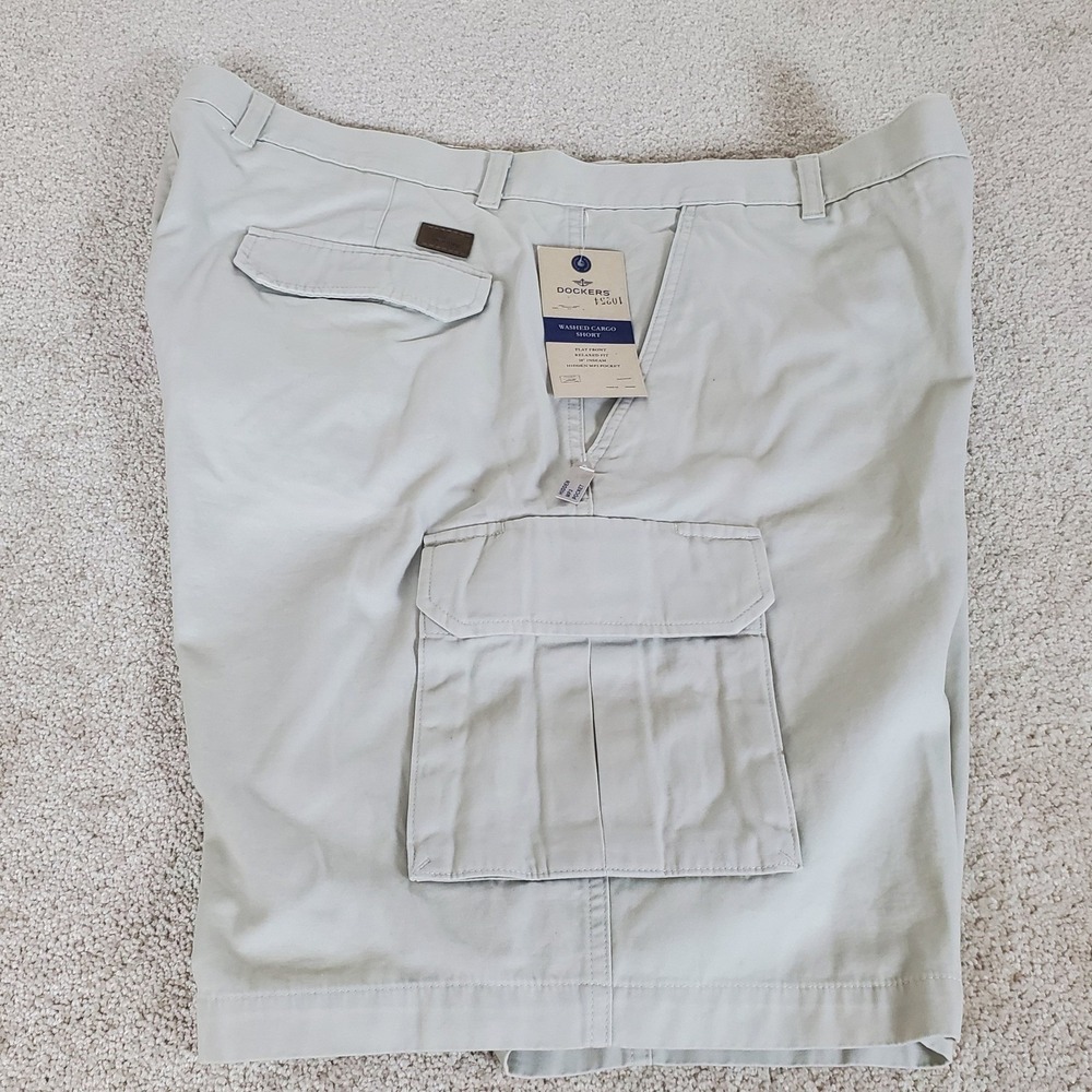 Dockers Washed Cargo Shorts Men's 42 Tan Khaki Relaxed Fit Flat Front NWTGS